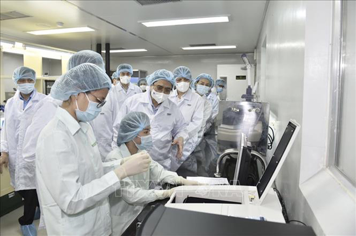 Thủ tướng Phạm Minh Chính: Chậm nhất tháng 6-2022 phải có vaccine COVID-19 sản xuất trong nước