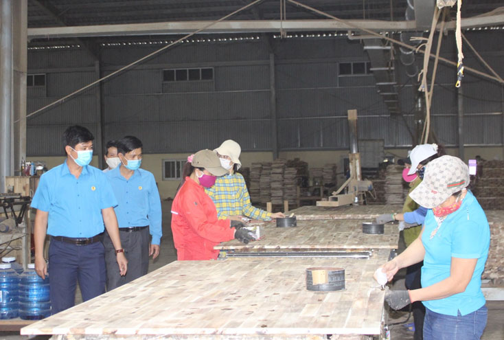Sát cánh cùng người lao động trong đại dịch Covid-19
