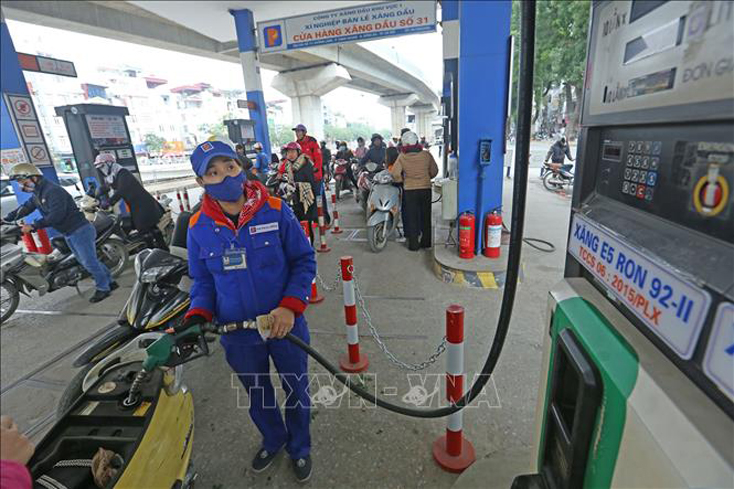 Giá xăng, dầu tăng hơn 700 đồng/lít