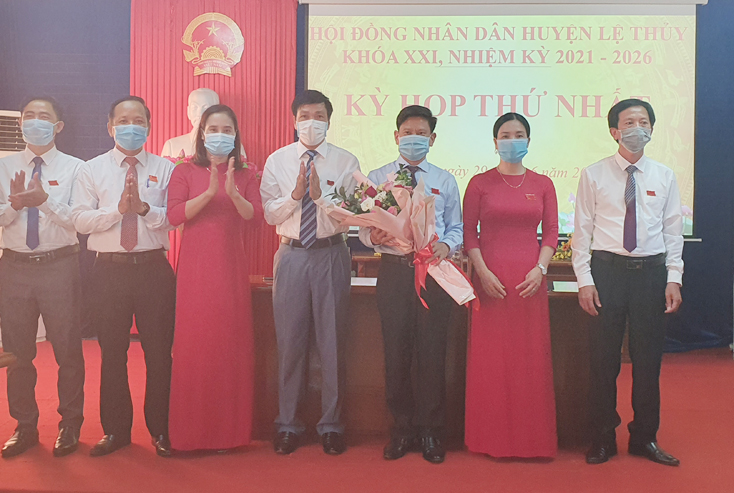 Bầu các chức danh chủ chốt HĐND và UBND huyện Lệ Thủy