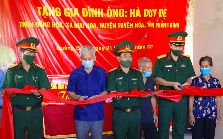 Bộ CHQS tỉnh: Bàn giao nhà tình nghĩa cho gia đình chính sách