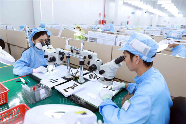 Doanh nghiệp mạnh mẽ vượt qua chính mình