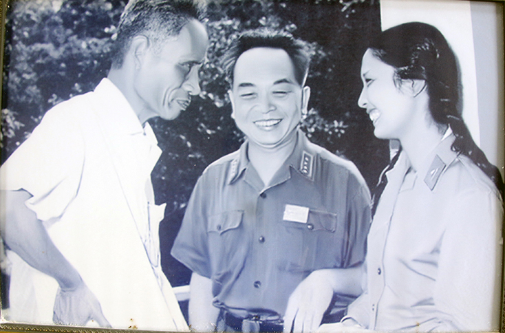 Đại tướng Võ Nguyên Giáp với những nữ anh hùng trên "đất lửa" Quảng Bình - Bài 2: Gái Quảng Bình khí phách đọ Trường Sơn