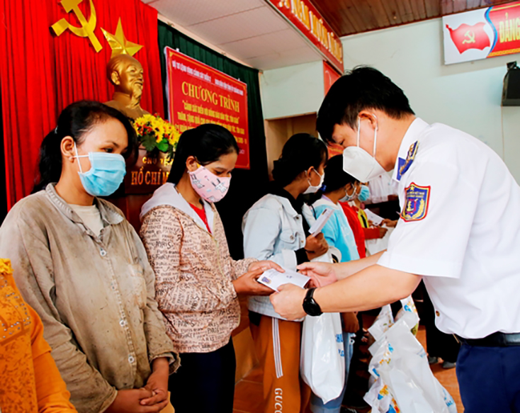 Cảnh sát biển và những chuyến vươn khơi của ngư dân