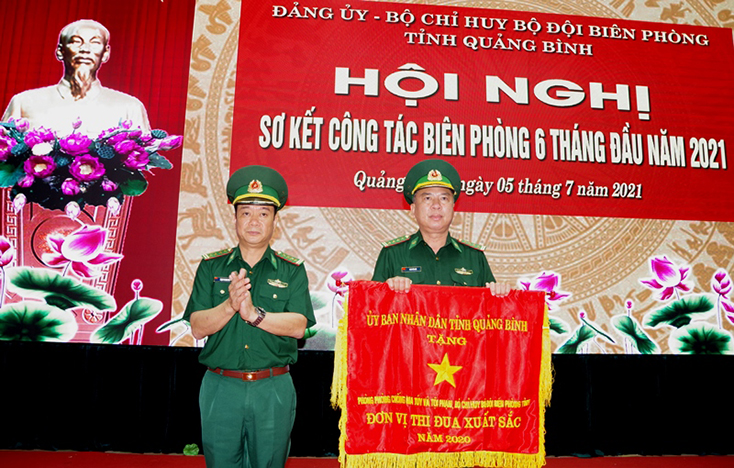 Thực hiện nhiệm vụ "kép" bảo vệ chủ quyền biên giới quốc gia và phòng, chống dịch Covid-19.