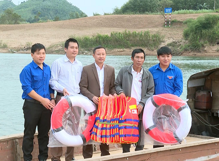 Tuyên Hóa: Quyết tâm bảo đảm ATGT đường thủy trong mùa mưa lũ