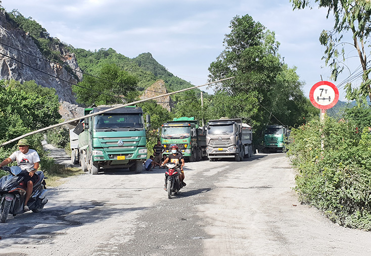 Vụ người dân xã Trường Xuân bức xúc chặn đường xe tải chở vật liệu xây dựng: Xử lý nghiêm theo quy định