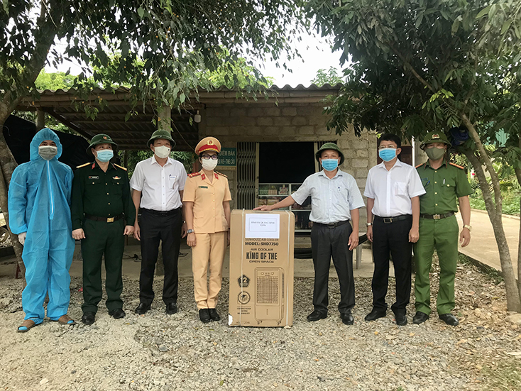 Đồng chí Phó Bí thư Thường trực Tỉnh ủy kiểm tra công tác phòng, chống dịch Covid-19 tại huyện Lệ Thủy