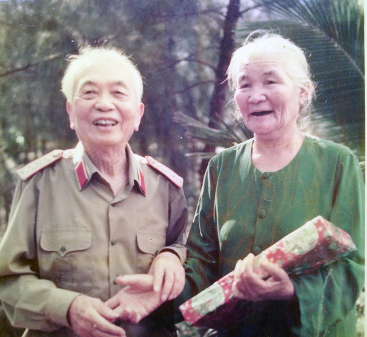 Đại tướng Võ Nguyên Giáp với những nữ anh hùng trên "đất lửa" Quảng Bình - Bài cuối: Tình người bên chân sóng biển đông