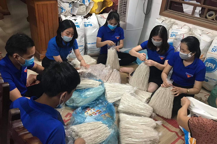 "Cháo canh Quảng Bình - Bữa sáng nghĩa tình cho người cách ly"