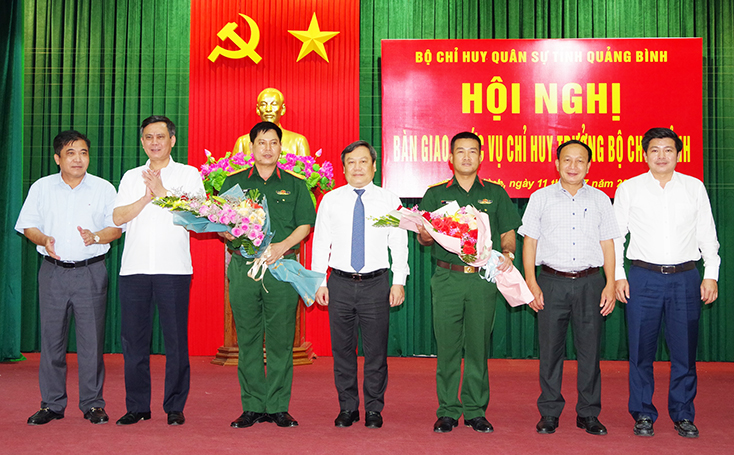 Bàn giao chức vụ Chỉ huy trưởng Bộ CHQS tỉnh