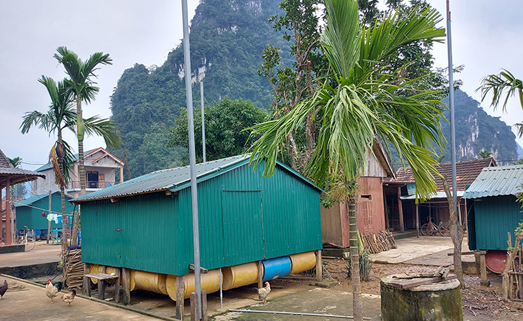 Xã Minh Hóa: Các tổ chức, cá nhân hỗ trợ xây dựng 142 ngôi nhà phao tránh lũ