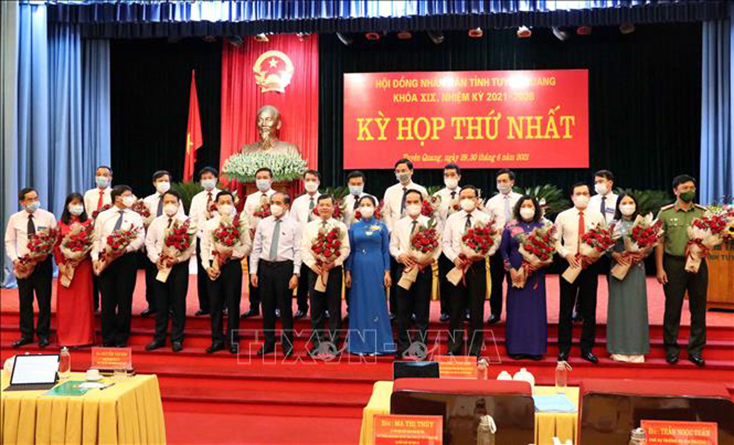 Thủ tướng Chính phủ phê chuẩn Chủ tịch, Phó Chủ tịch UBND của 10 tỉnh, thành phố