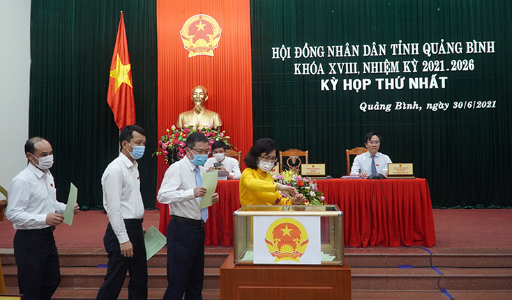 Nghị quyết HĐND tỉnh Quảng Bình khóa XVIII, kỳ họp thứ nhất (tiếp theo)