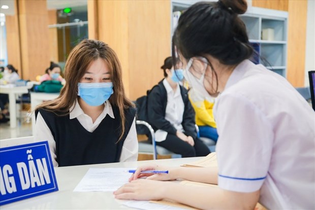 Nhiều trường đại học hỗ trợ sinh viên vượt qua khó khăn mùa dịch