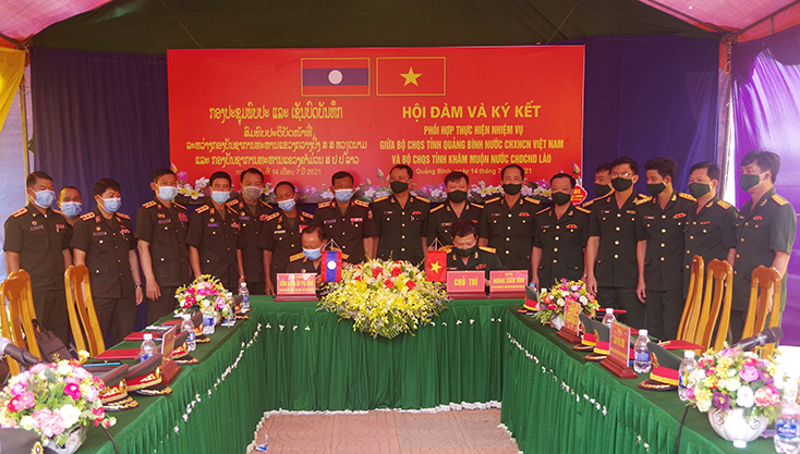 Bộ CHQS tỉnh Quảng Bình và Khăm Muộn (Lào): Ký kết biên bản phối hợp thực hiện nhiệm vụ quân sự, quốc phòng năm 2021