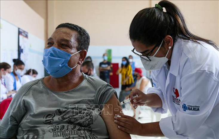 Brazil thử nghiệm tiêm mũi vaccine tăng cường thứ 3
