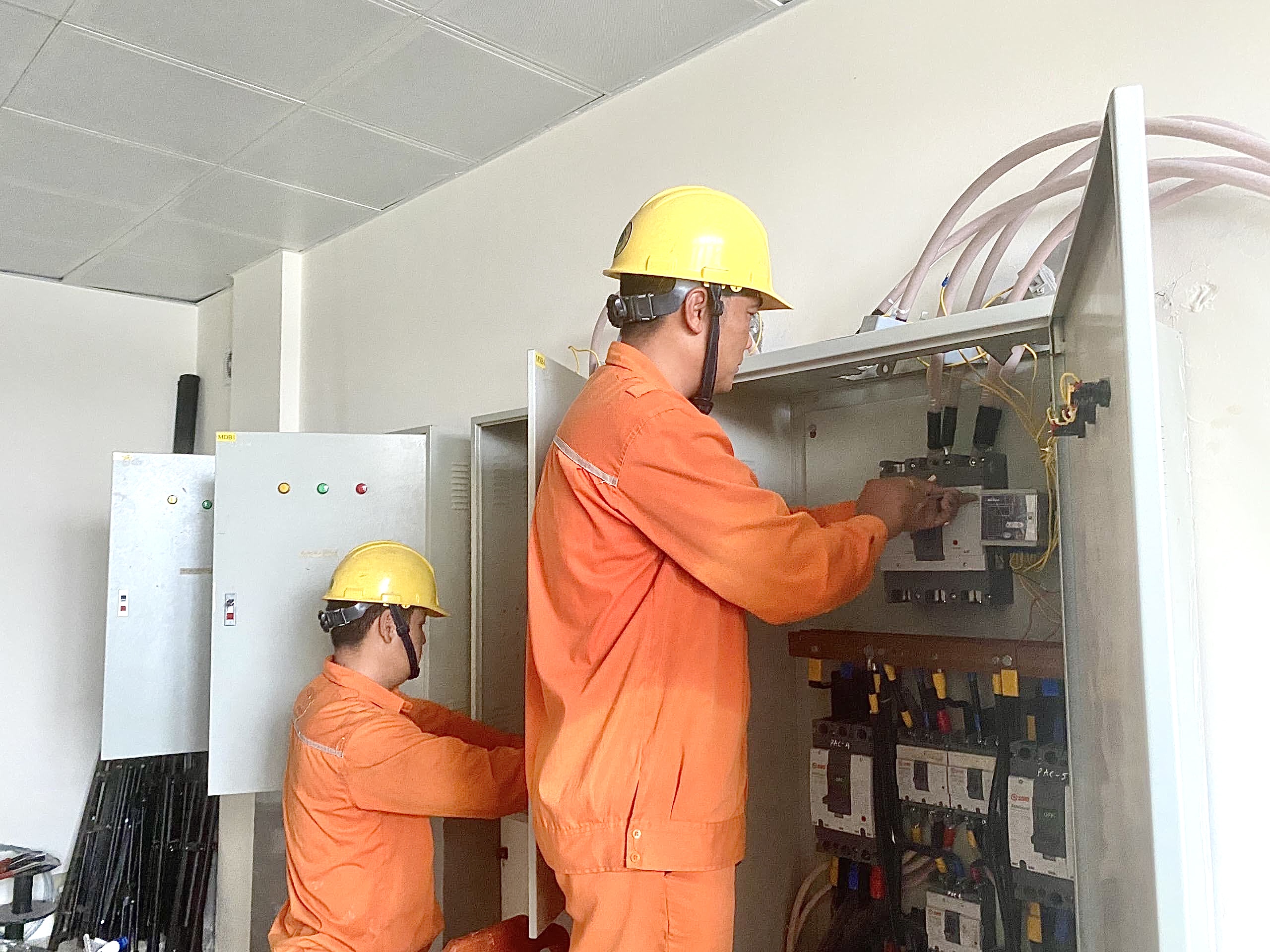 Sẵn sàng các phương án cấp điện mùa nắng nóng