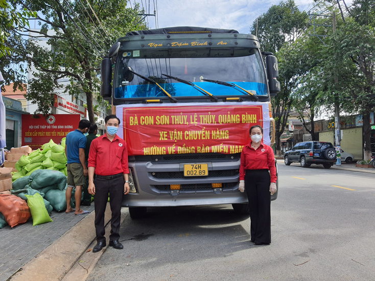 Lệ Thủy: Quyên góp 137 tấn hàng và 334 triệu đồng tiền mặt ủng hộ các tỉnh phía Nam chống dịch