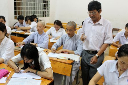 Đánh giá học viên giáo dục thường xuyên kết hợp bằng nhận xét và điểm số