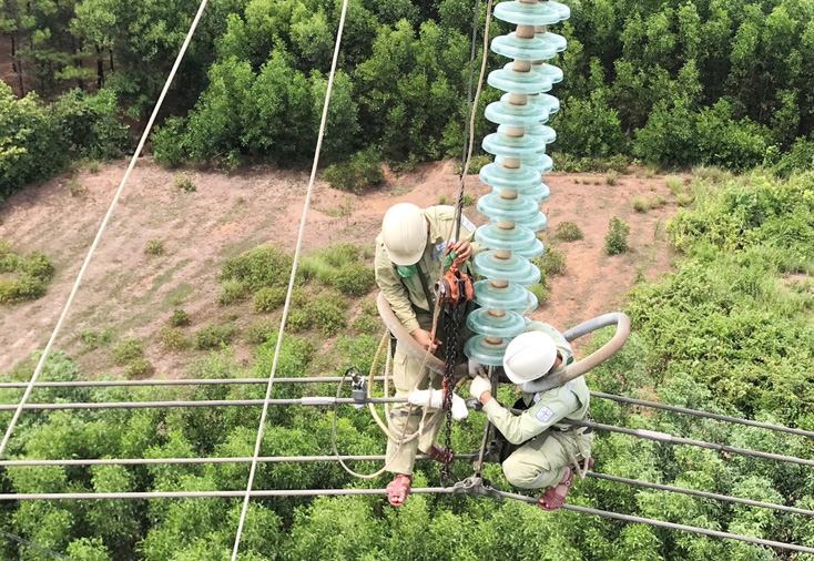 Truyền tải điện Quảng Bình: Hoàn thành khối lượng sửa chữa trong đợt cắt điện đường dây 500kV mạch 1