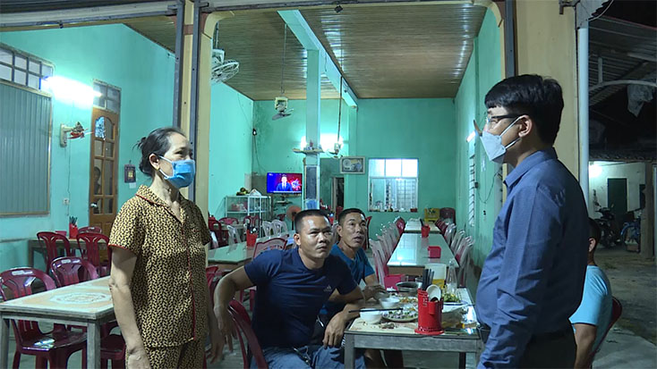 Quảng Trạch: Kiểm tra công tác phòng dịch tại các quán ăn dọc Quốc lộ 1