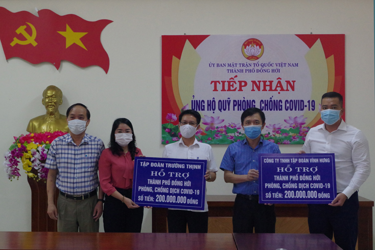 Ủy ban MTTQ TP. Đồng Hới: Tiếp nhận 400 triệu đồng ủng hộ phòng, chống dịch Covid-19 của doanh nghiệp