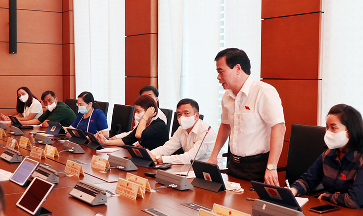 Biểu quyết rút ngắn chương trình kỳ họp và thảo luận nhiều nội dung quan trọng