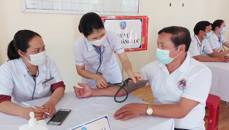 Cử 18 bác sỹ, điều dưỡng "chia lửa" với TP. Hồ Chí Minh
