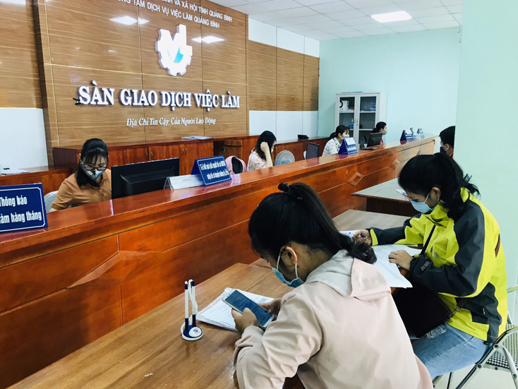 Không để chậm tiến độ hỗ trợ người gặp khó khăn do dịch Covid-19