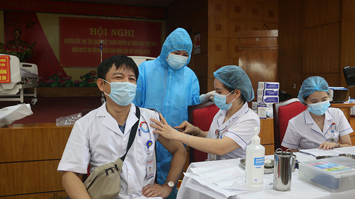 Đẹp thêm màu áo ngành y