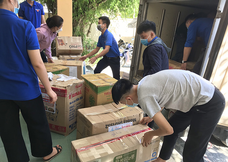 Không thực hiện kiểm tra đối với các phương tiện vận chuyển hàng hóa thiết yếu
