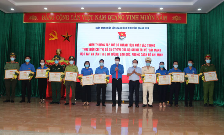 Lan tỏa các mô hình, điển hình học và làm theo Bác