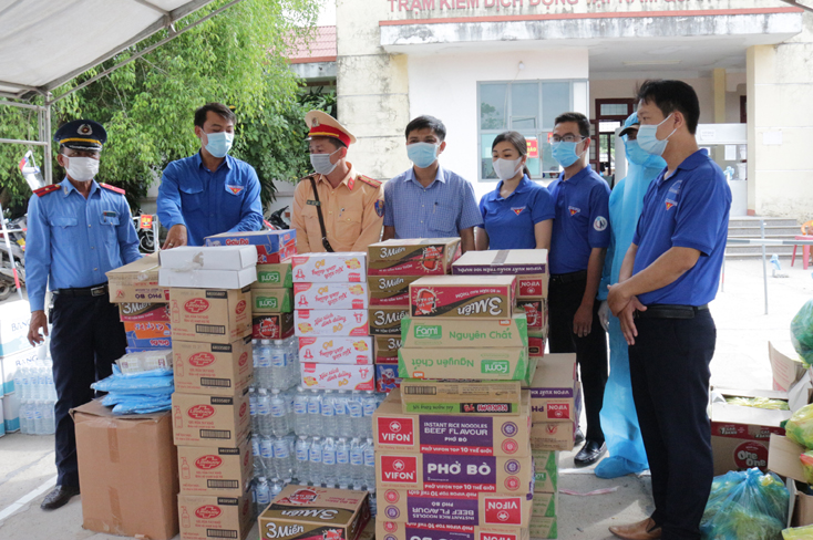 Đoàn Khối các cơ quan tỉnh: Thăm và tặng quà các chốt kiểm dịch Covid-19