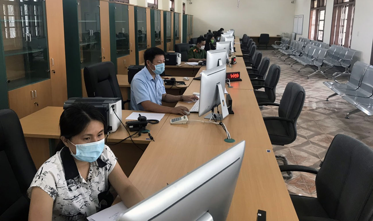 Chuyển tiền hỗ trợ cho người dân gửi thông tin qua tổng đài 1800 8073