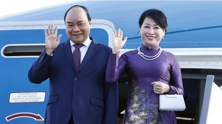 Chủ tịch nước và phu nhân lên đường thăm chính thức CHDCND Lào