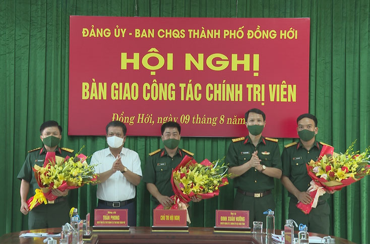 Đảng ủy BCH Quân sự TP. Đồng Hới bàn giao công tác Chính trị viên