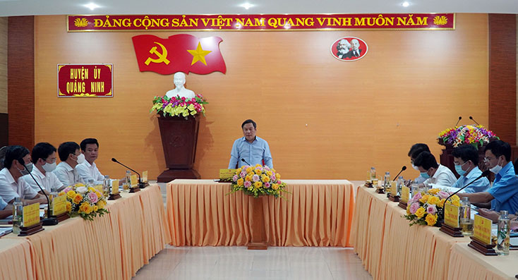 Đồng chí Bí thư Tỉnh ủy làm việc với Ban Thường vụ Huyện ủy Quảng Ninh