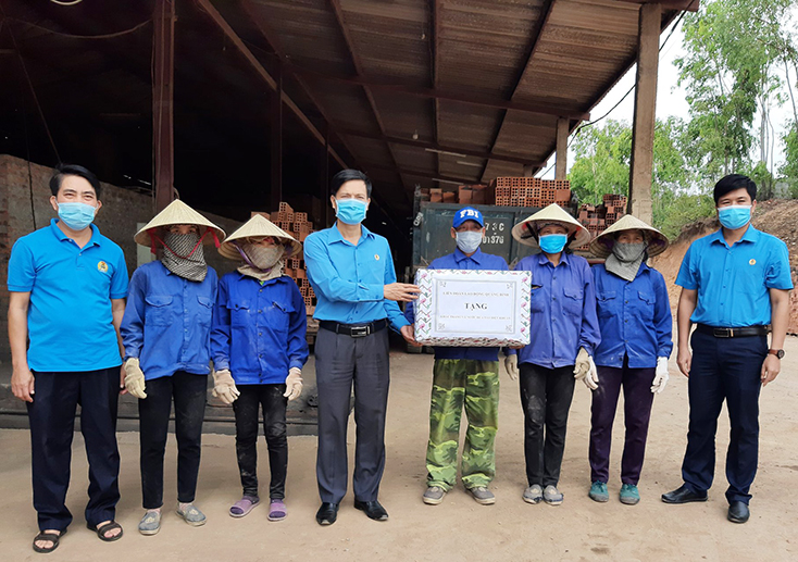 Đóng góp trên 250 triệu đồng ủng hộ phòng, chống dịch Covid-19