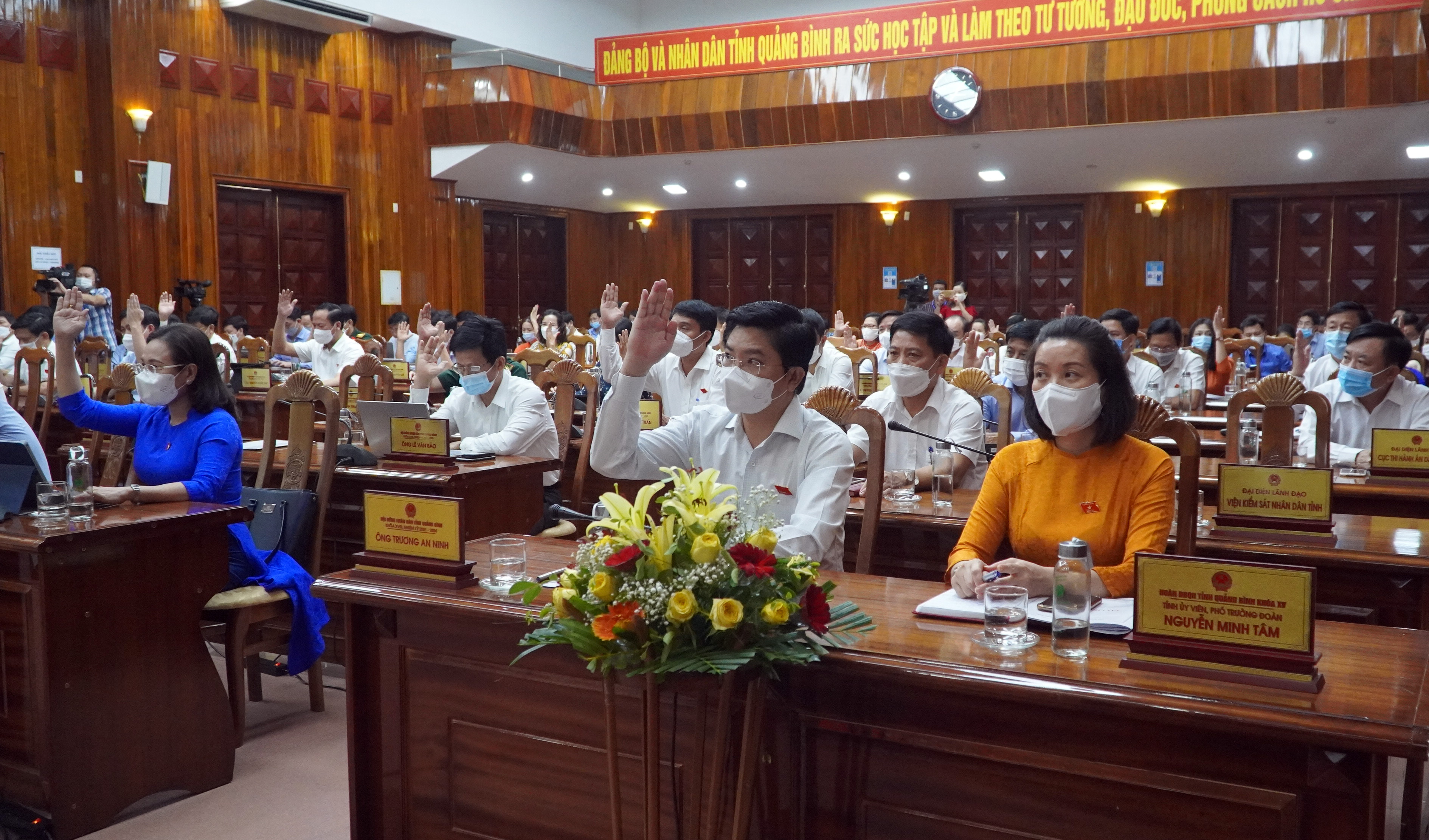 Bế mạc kỳ họp thứ 2, HĐND tỉnh khóa XVIII