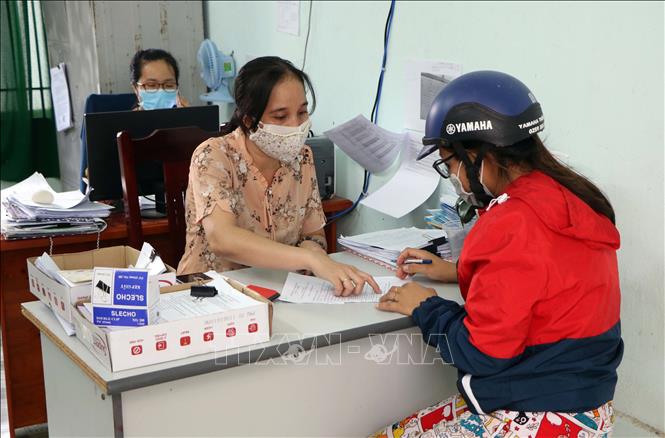 Thực hiện hỗ trợ khẩn cấp người dân gặp khó khăn do dịch COVID-19