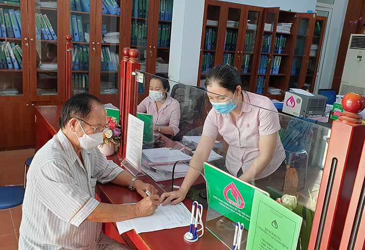 Bố Trạch: Giải ngân hơn 100 triệu đồng cho doanh nghiệp vay vốn để trả lương ngừng việc