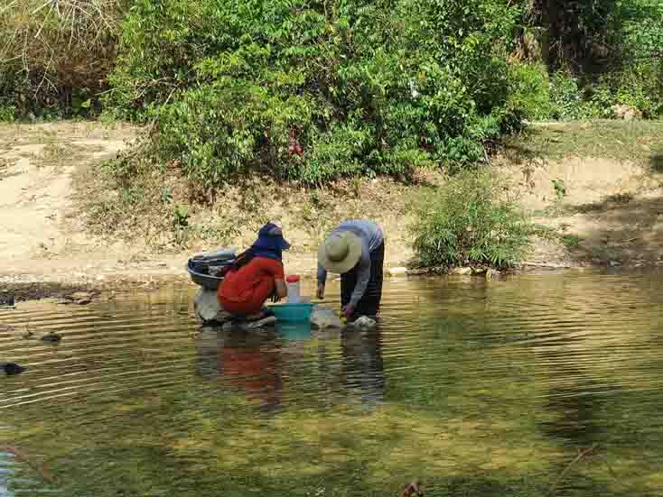 Bản vùng cao "khát" nước sinh hoạt