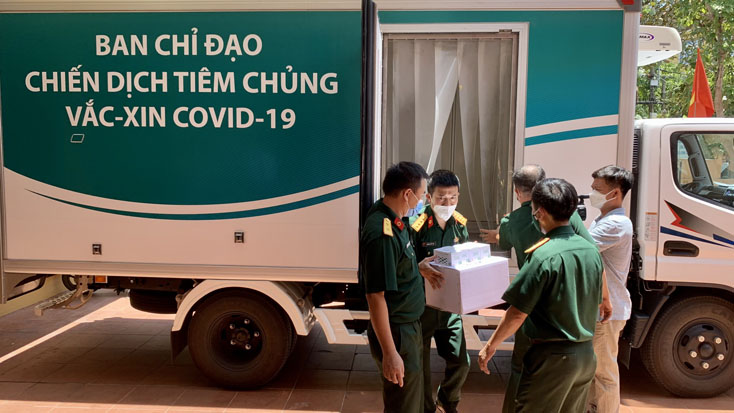 Quảng Bình phân bổ gần 20.000 liều vắc xin phòng Covid-19 cho các địa phương