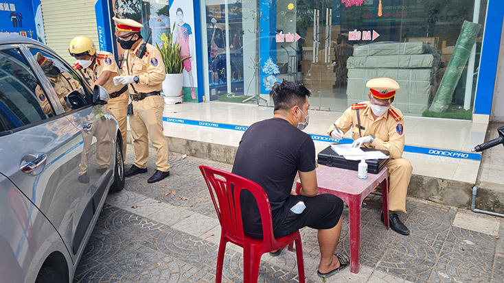 Công an TP. Đồng Hới: Xử phạt hành chính 91 trường hợp ra đường không cần thiết