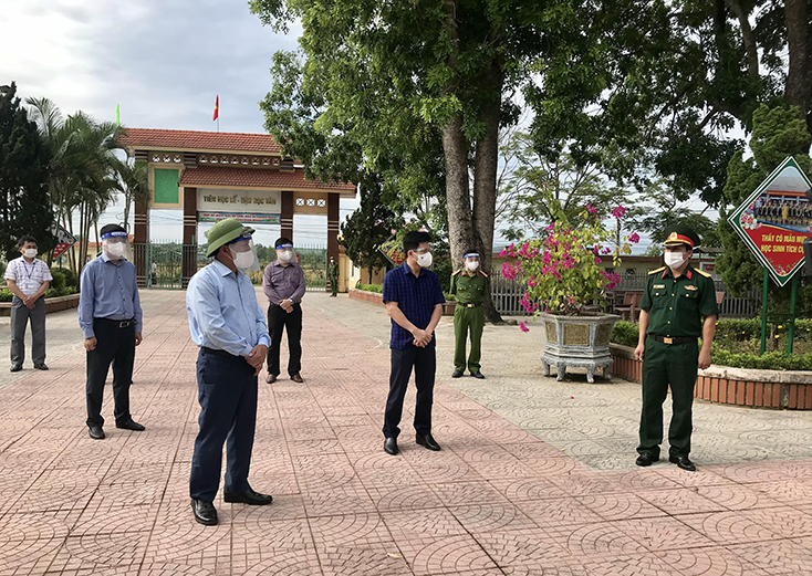 Khắc phục khó khăn, đoàn kết ngăn chặn dịch bệnh