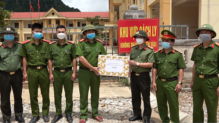 Lãnh đạo Công an tỉnh kiểm tra công tác bảo đảm an ninh trật tự và phòng, chống dịch Covid-19