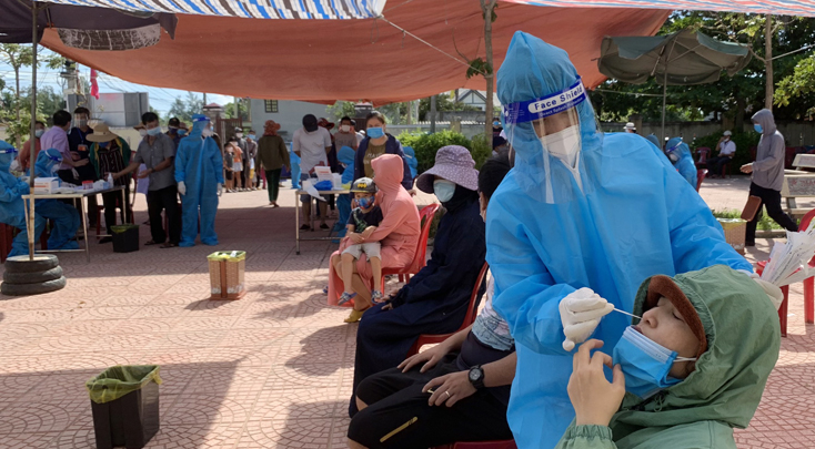 CDC Quảng Bình tăng tốc lấy mẫu xét nghiệm các "vùng đỏ"