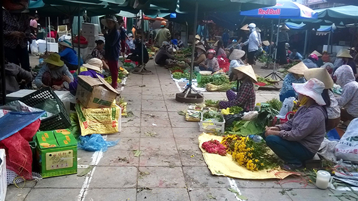 Đồng chí Bí thư Tỉnh ủy yêu cầu chấn chỉnh tình trạng tụ tập đông người tại khu vực chợ Ga