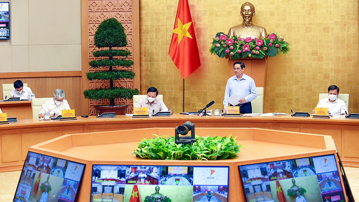 Thực hiện giãn cách xã hội nghiêm ngặt để kiểm soát được dịch bệnh sớm nhất